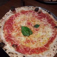 Vegan margherita at Lil' Italy in Vienna