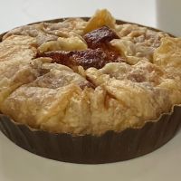 They just added a vegetarian option, spinach artichoke quiche 🥧  at Olla Express Café in San Antonio