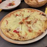 Pizza with lots of cheese
 at Der Kleine Vegetarier Zwei in Braunschweig
