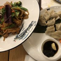 Vegane Teigtaschen & vegane gebratene Nudeln at laolao in Vienna