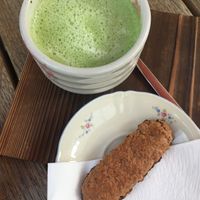 Matcha Latte und Walnusszunge  at Feldhase in Vienna