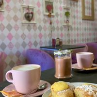 Cappuccino di soia, cornetto e bomba alla crema e pain au chocolat at MadamaDorè in Rome