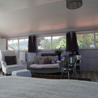 The lavender room  at Colina Flora in Colares