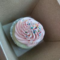 Strawberry cupcake at NomNom by Melli in Vienna