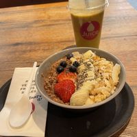 Slim Jim (Juice) and Banana & Cocoa Porridge  at Juice Factory in Vienna