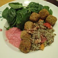 Quinoa falafel bowl at LIS - Go Natural - T1 in Lisbon