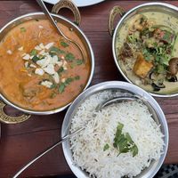 Malai Koftai und Tofu und Gemüse in Kokossoße 😍 at Naveena Path in Berlin