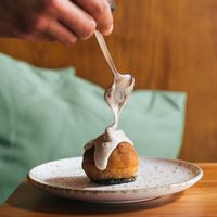 bola de Berlim e figo at Seiva Restaurante in Matosinhos