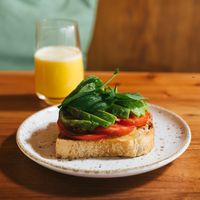 TOSTA DE ABACATE E TOMATE at Seiva Restaurante in Matosinhos