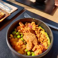 Heura vegan chicken poke bowl at Natur Poke in Mallorca