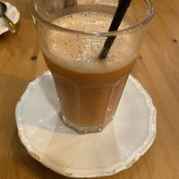 Zumo natural de naranja, fresa y plátano   at Massay in Granada