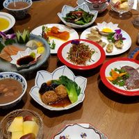 Just some if the many dishes included in the set menu at Fányānwàichá - 凡烟外茶·素食 in Wuhan