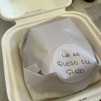 Hamburguesa de queso sin queso  at La Feli in Terrassa