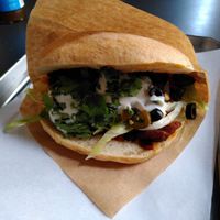 'Spice it up' with coriander instead of onions at Nøne Meat in Hamburg