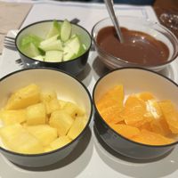 Fondue de chocolate con tres frutas  at Paprika in Granada