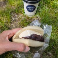Baguel de porotos dulces y manteca de soja 😋 at Kamogawa Bakery in Kyoto