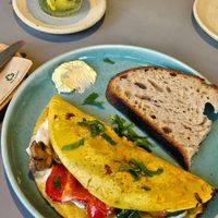 Kichererbsenomlette mit Gemüse at Kaffeemacherei in Frankfurt