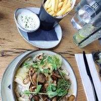 Vegan ravioli en patat met vegan mayo at BUCK Bar Kitchen in Boskoop