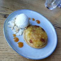 Appel toetje met vegan vanille ijs at BUCK Bar Kitchen in Boskoop