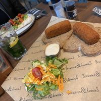 Vegan kroketten op brood  at Brownies & downieS in Lelystad