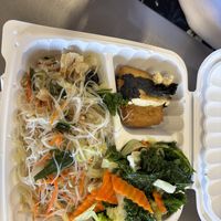 Some gluten free options: Singapore noodle, seaweed tofu (the best thing here), and surprisingly tasty vegetables    at The Vegan Shop in Hilo