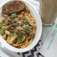 Bolognese mit Linsen Patty at Holy Plants in Lima