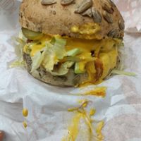 Hamburguesa americana. (La foto no le hace justicia a lo rica que estaba) at Holy Plants in Lima