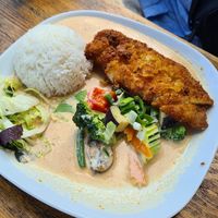 Vegan chicken with red curry at Rou Vegan in Berlin