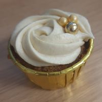 Carrot cake cupcake at The Nakey Cakey Bakery in Castletown