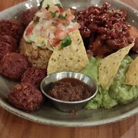 Bowl Mexicano con falafel como opción de proteína at New York Burger in Madrid