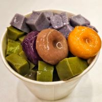 DIY soy and aiyu dessert cup at Do Qoo 豆趣- Canberra Plaza in North Singapore