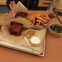 2 vegan burgers + sweet potatoes + mushroom BBQ (carbonade style) at Patatak - La Bourse in Brussels