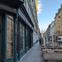 Facade and outside seating at Propeller in Vienna