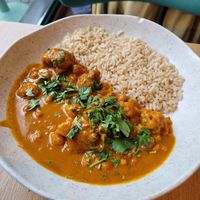 Chickpea and cauliflower curry at Cultivate Food in Oslo