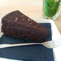vegan chocolate cake at Zoomers in Castricum