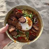 Vegan curry with tempeh  at Zoomers in Castricum