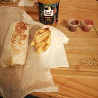 Burrito vegano de hongos y vegetales at Monchis in Cartago