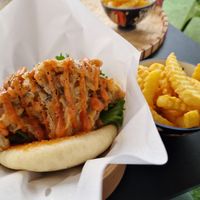 Burger Nummer 9 at Luu's Bao in Osaka