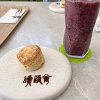 Scone and smoothie   at Yangming Spring - 陽明春天蔬食 - Branch Da'an in Taipei