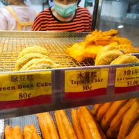 Fried items at Delisnacks 德利食 - Fengshan in East Singapore