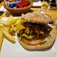 Hamburguesa de legumbres con pan vegano. Riquísima. at Annapurna in Getxo