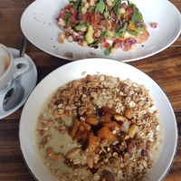 Porridge mit Apfelkompott u. Granola / Avocado Ciabatta Toast at Rosie's Kitchen in Dusseldorf