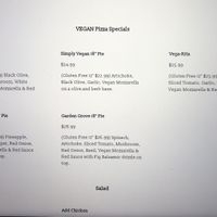 Pretty fantastic VEGAN options 🌱 at Headies Pizza & Pour in Trinidad