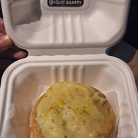 Rol de limón 🍋😋 at I Quit - Café & Bakery in Mexico City