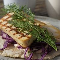 Vegan tofu taco (marinated and grilled tofu, sliced red cabbage, pickled turnips, vegan mayonnaise with smoked chili, dill & lime) at La Güerita in Lille