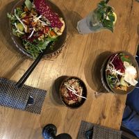 Het rode is tofu met groen rijstvlokken en daarop een pittige frambozensaus. Zoooo lekker!!!  at Vegan House - Schillerplatz in Dresden