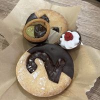 Chocolate biscuits, chocolate & pistachio cup, chocolate cream cup  at Vegustibus in Rome