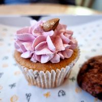cupcake at Theory in Levallois-perret