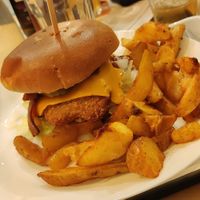 Vegan Bacon, chicken, cheese at Theory in Levallois-perret