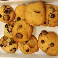 Cookies with nuts at Theory in Levallois-perret